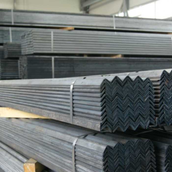 Уголок горячекатаный равнополочный 25х25х4 мм 6 м