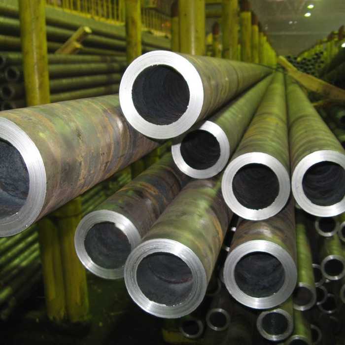 Труба бесшовная горячедеформированная 152х32 мм